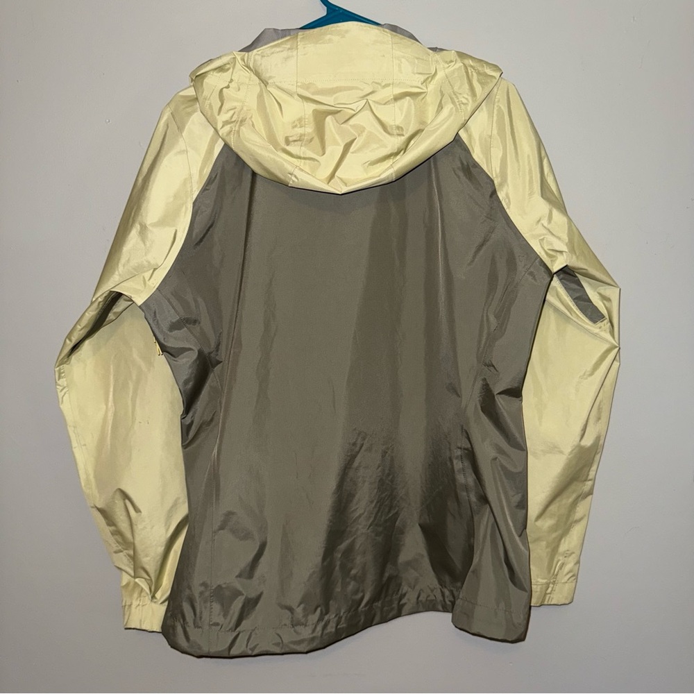 Patagonia Light Yellow and Gray Jacket - Picture 2 of 6